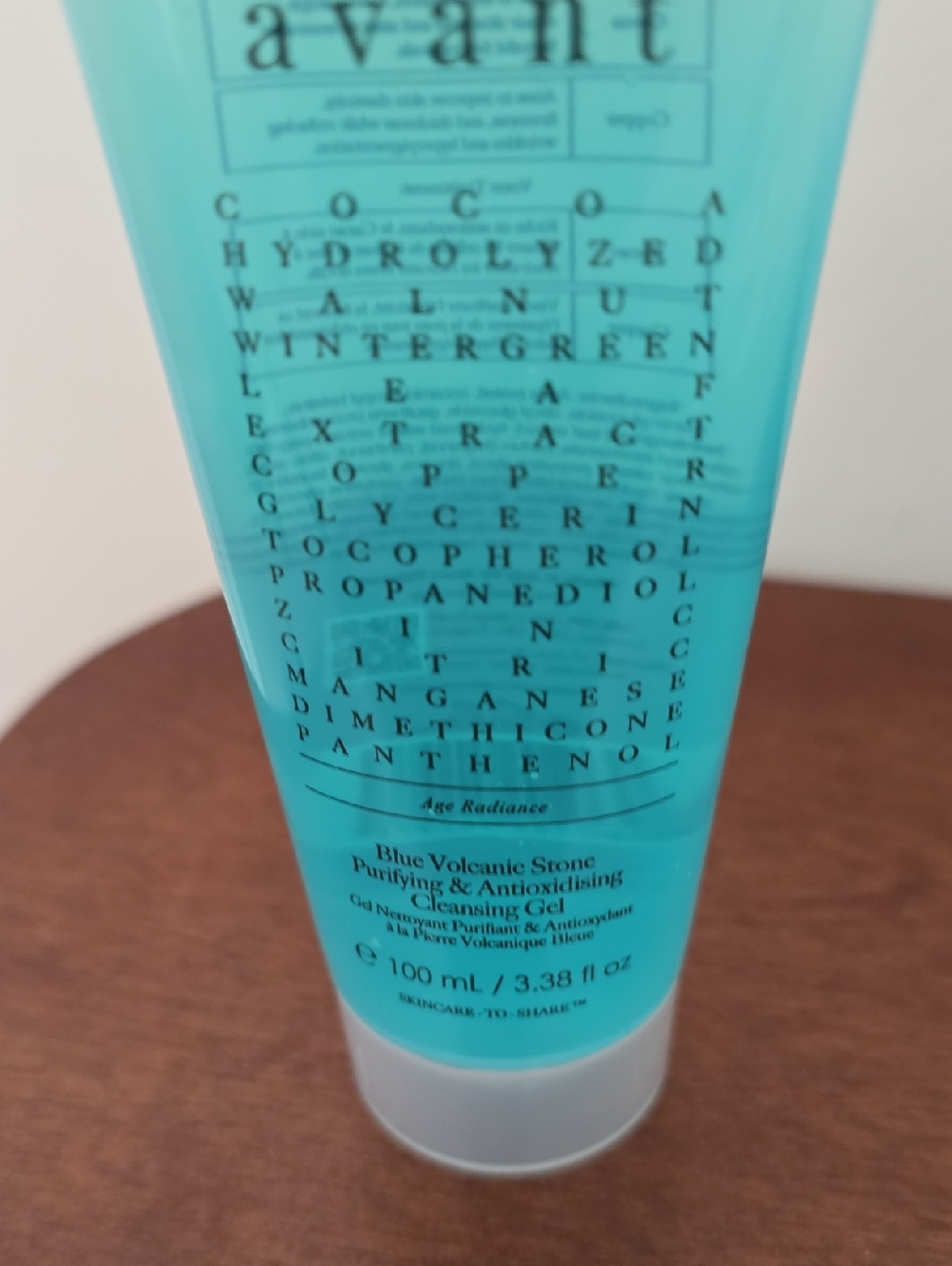 avant Blue Volcanic Stone Purifying & Antioxidizing Cleansing Gel - Blue